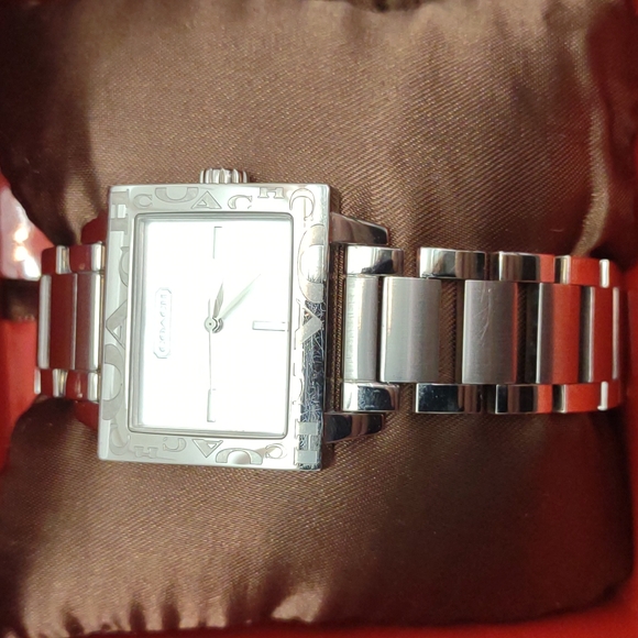 BEAUTIFUL COACH WATCH IN EUC!! - Picture 2 of 11